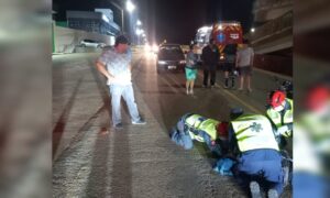 Bombeiros e Samu atendem acidente de trânsito no Bairro Esplanada