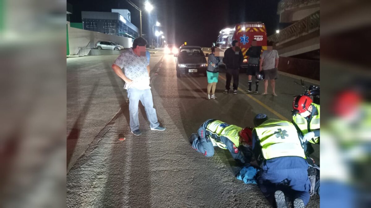 Bombeiros e Samu atendem acidente de trânsito no Bairro Esplanada