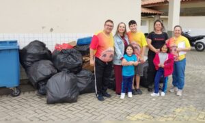 Iniciativa do Circo de Teatro do Biriba arrecada mais de 600 quilos de material reciclável nas escolas