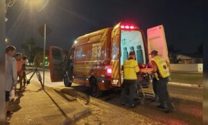 Acidente em cruzamento no Bairro Jussara deixa motociclista ferido