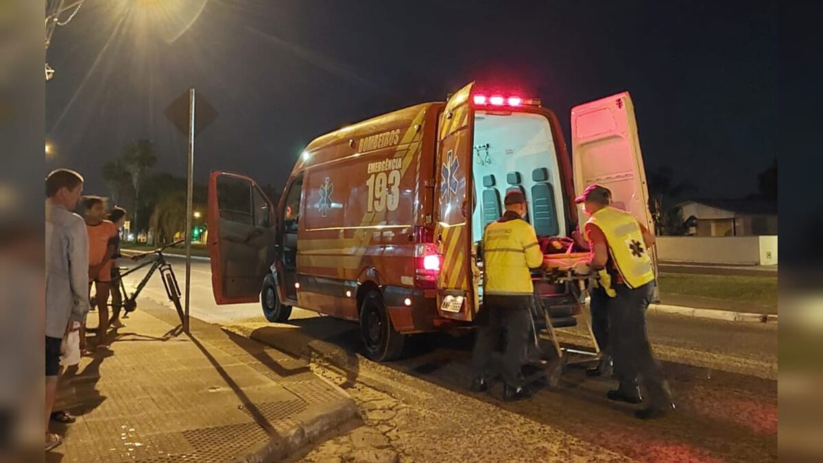 Acidente em cruzamento no Bairro Jussara deixa motociclista ferido