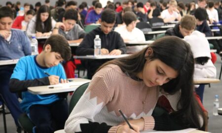 Alunos de Morro da Fumaça enfrentam última etapa do Prêmio Acic de Matemática