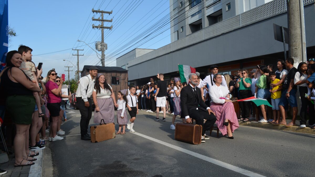 Beleza e originalidade marcam Desfile da Força Jovem Fumacense (FOTOS)