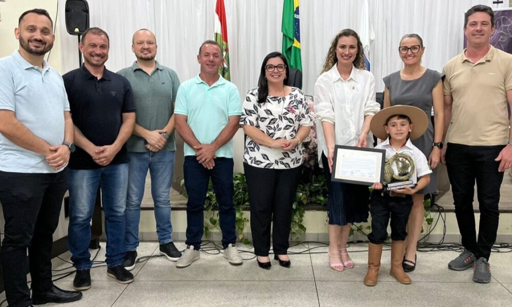 Jovem talento do tradicionalismo é homenageado pela Câmara de Morro da Fumaça