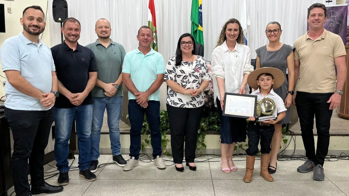 Jovem talento do tradicionalismo é homenageado pela Câmara de Morro da Fumaça