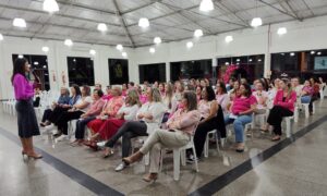 Neidi Cassol proporciona noite de reflexão às mulheres fumacenses