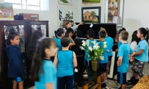 Alunos da Escola Vicente Guollo visitam Museu Municipal numa jornada de conhecimento