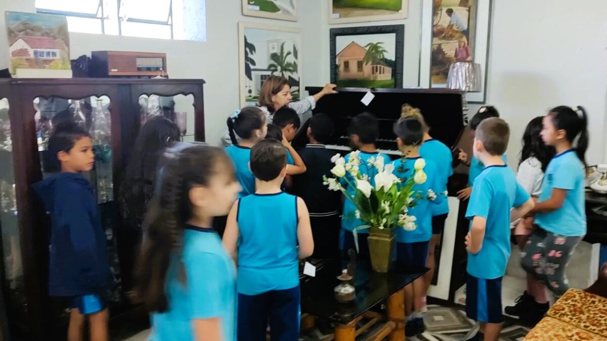 Alunos da Escola Vicente Guollo visitam Museu Municipal numa jornada de conhecimento