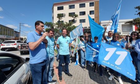 Eduardo Guollo e Davi Pellegrin mobilizam mais de 350 pessoas em ato de encerramento de campanha