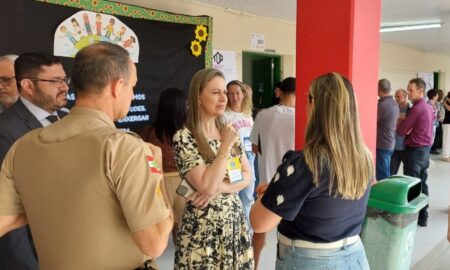 Juíza Eleitoral visita Morro da Fumaça e projeta resultado oficial até às 18h