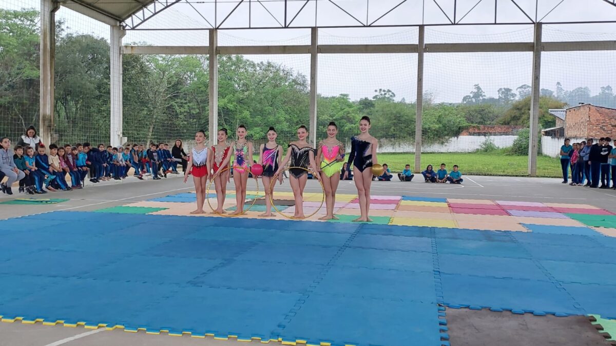 Escola Olívio Recco recebe equipe de Ginástica Rítmica Mampituba Criciúma