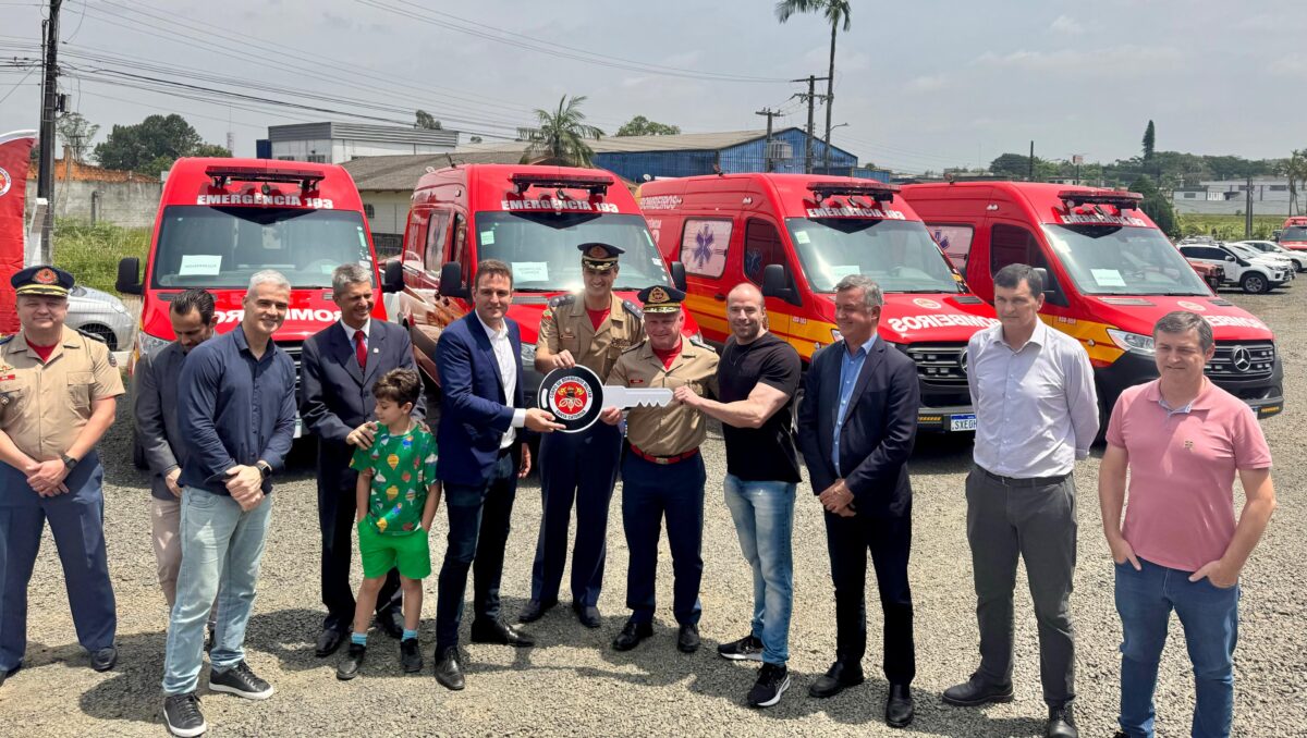 Corpo de Bombeiros de Morro da Fumaça recebe nova ambulância para atendimento pré-hospitalar