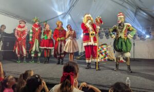 Atrações encantam público presente na abertura da Vila Natalina de Morro da Fumaça