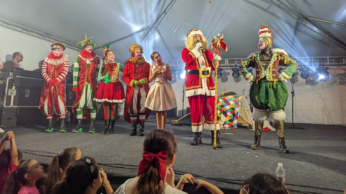 Atrações encantam público presente na abertura da Vila Natalina de Morro da Fumaça