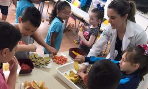 Educandos participam de ações de educação alimentar e nutricional nas escolas municipais