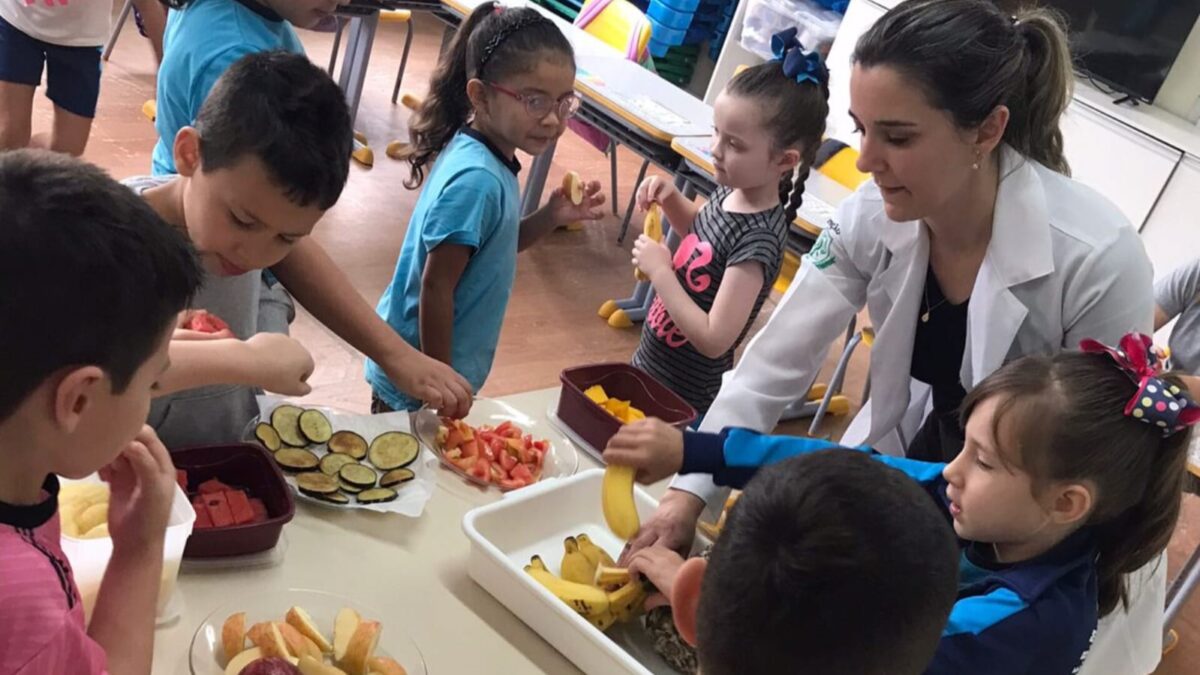 Educandos participam de ações de educação alimentar e nutricional nas escolas municipais