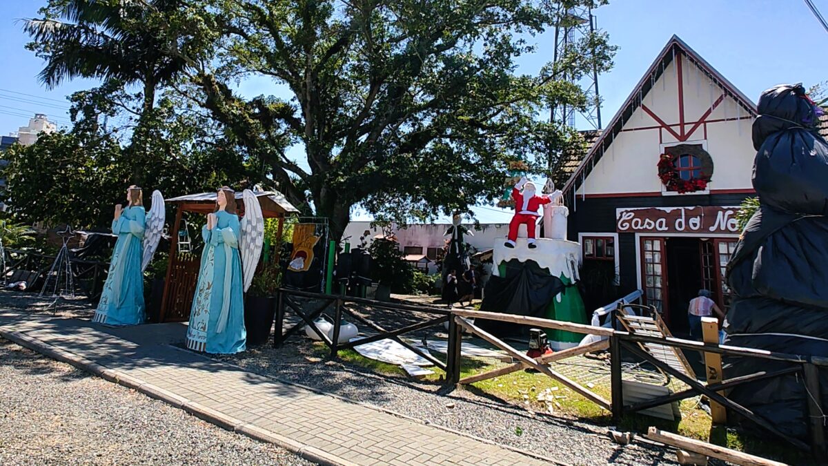 Morro da Fumaça se prepara para a abertura da Vila Natalina