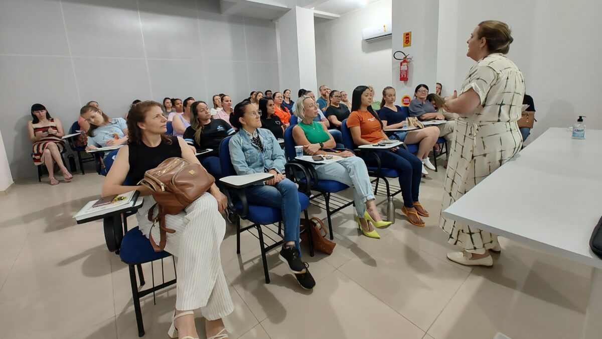 Professores da Rede Municipal de Ensino fumacense participam de formação sobre a promoção da equidade educacional com foco na alfabetização