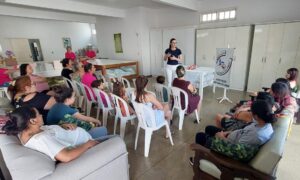 Gestantes participam de palestra da Associação Cantinho do Amor