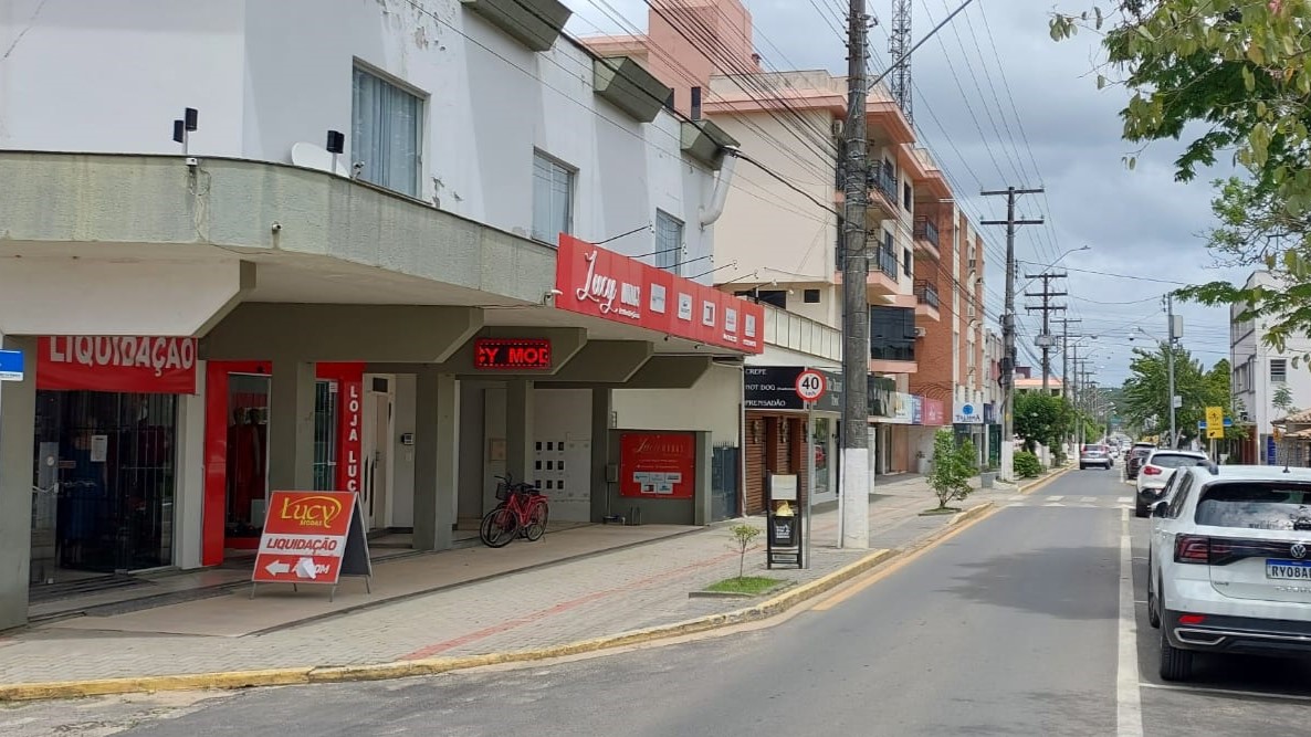 Comércio de Morro da Fumaça aberto a tarde neste sábado