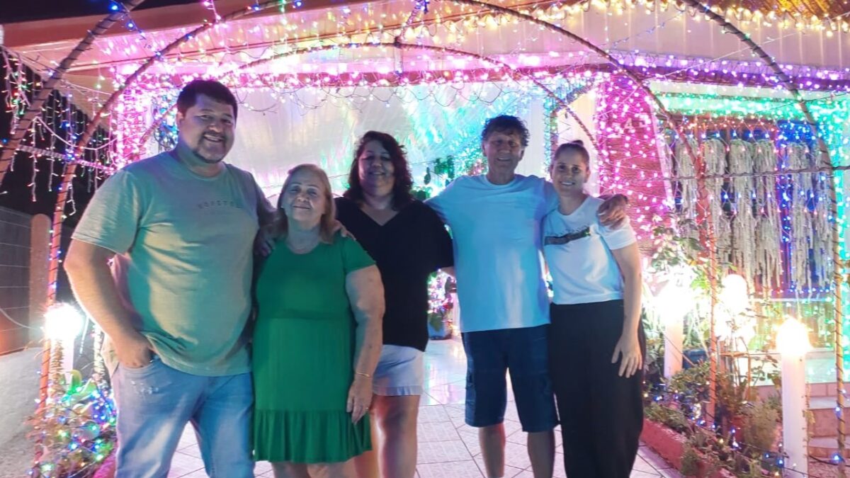 Casa decorada para o Natal vira atração turística em Morro da Fumaça