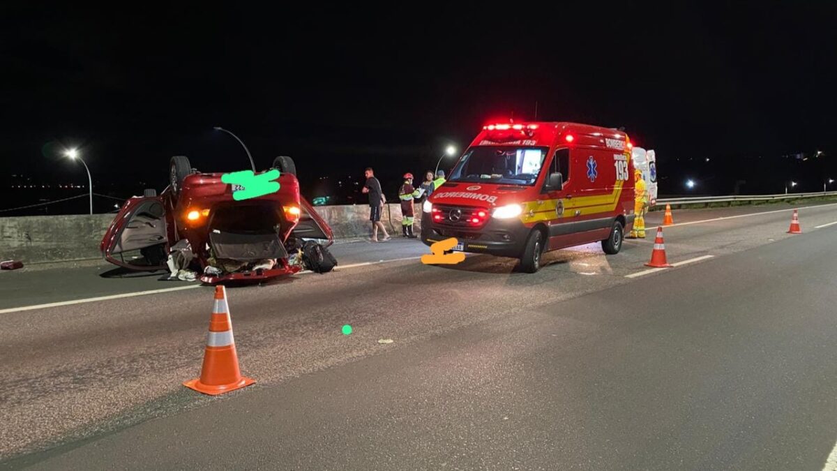 Bombeiros de Morro da Fumaça atendem capotamento na BR-101