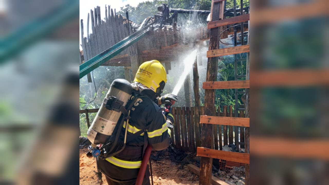 Bombeiros de Morro da Fumaça controlam incêndio em serraria