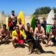 Equipe Esplanada Surf Report realiza treino de surfe para crianças