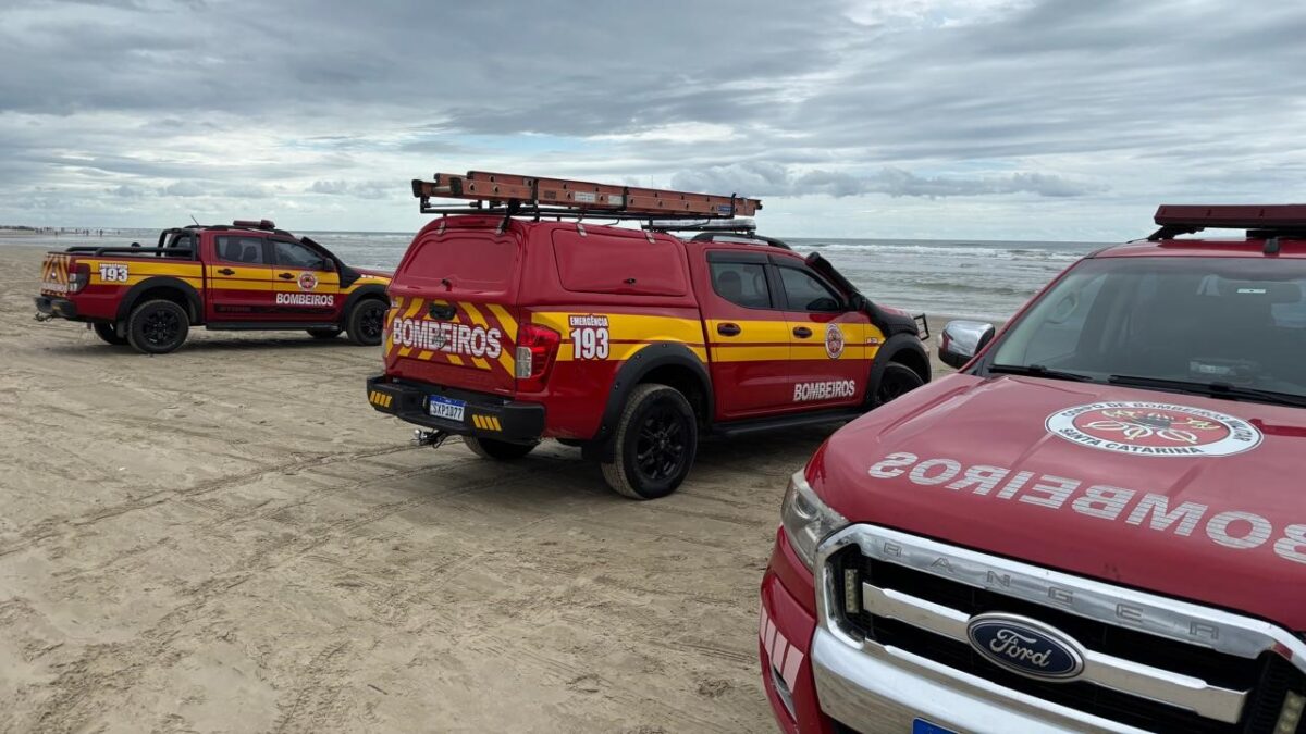 Bombeiros buscam homem desaparecido no Balneário Torneiro