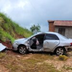 Bombeiros de Morro da Fumaça retiram motorista preso às ferragens após acidente