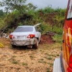 Bombeiros de Morro da Fumaça retiram motorista preso às ferragens após acidente