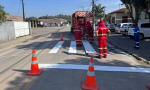 Volta às aulas: Demutran fumacense revitaliza sinalização em frente às instituições de ensino do município