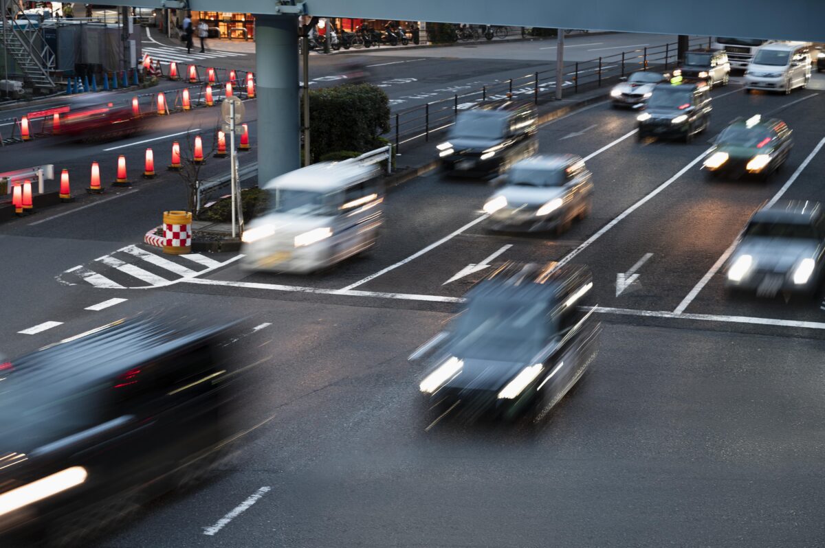 Como as tecnologias podem auxiliar na estrada e manter o trânsito mais seguro?