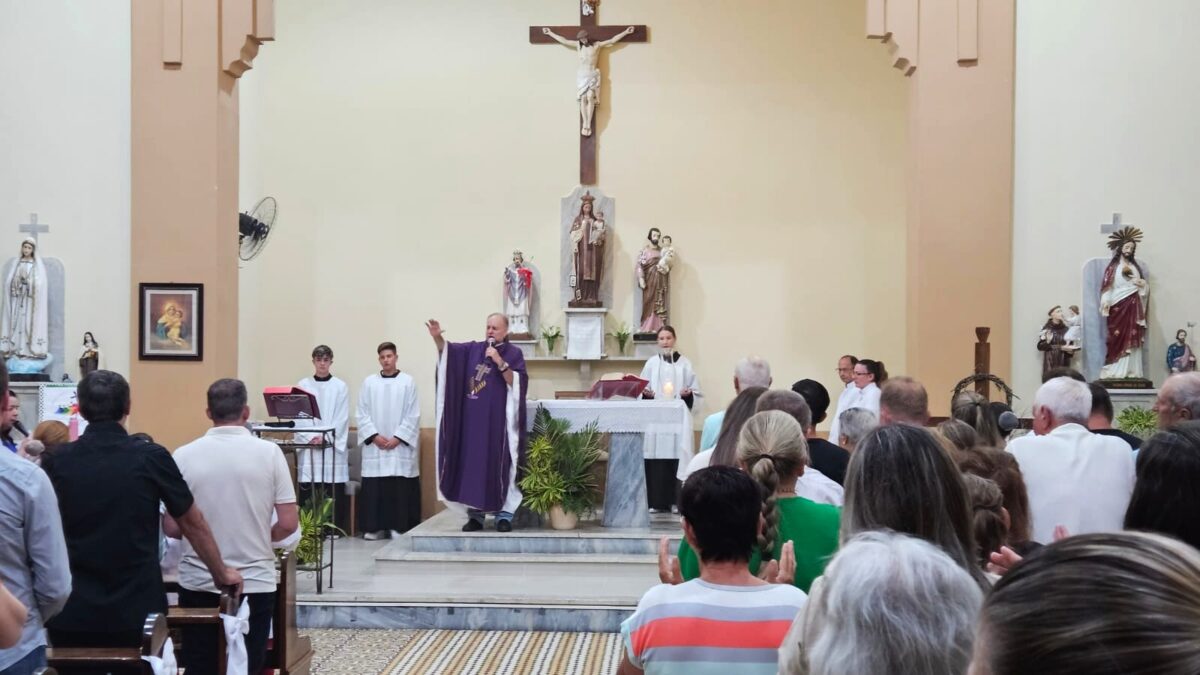 Missa de cura e libertação emociona fiéis na Igreja Nossa Senhora do Carmo