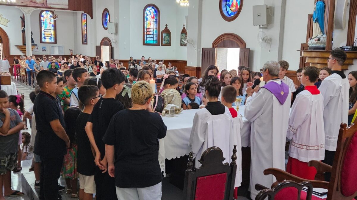 Missa com as crianças reúne famílias na Igreja Matriz São Roque